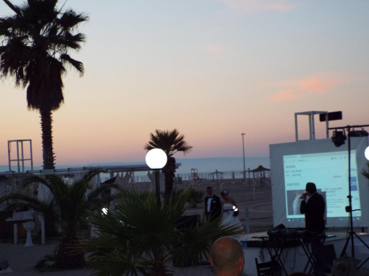 Torquemada Beach Club Margherita Di Savoia Exterior photo