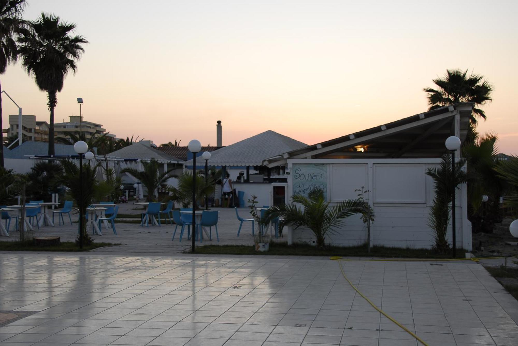 Torquemada Beach Club Margherita Di Savoia Exterior photo